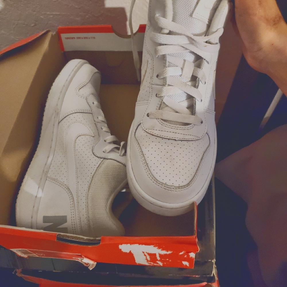 Nike court borough mid